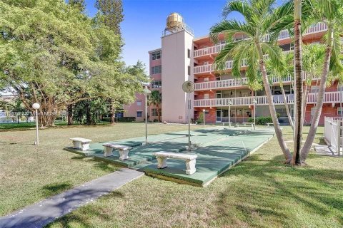 Купить кондоминиум в Халландейл-Бич, Флорида 1 спальня, 61.32м2, № 1939825 - фото 2