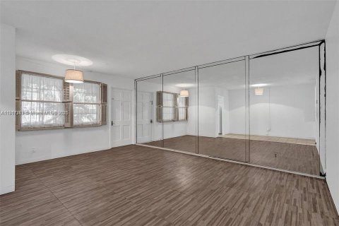 Купить кондоминиум в Халландейл-Бич, Флорида 1 спальня, 61.32м2, № 1939825 - фото 10