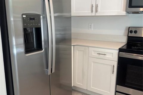 Townhouse in Kissimmee, Florida 3 bedrooms, 169.08 sq.m. № 2232068 - photo 3