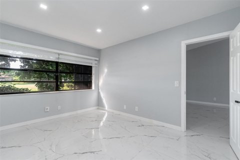 Купить кондоминиум в Тамарак, Флорида 2 спальни, 98.48м2, № 1760942 - фото 17