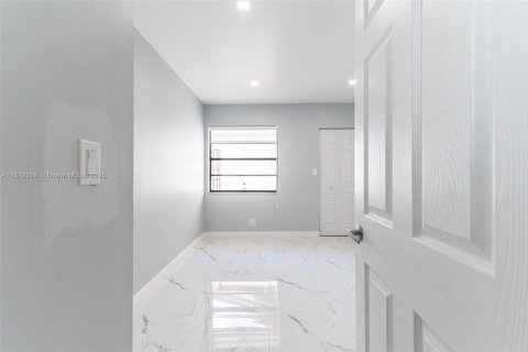Купить кондоминиум в Тамарак, Флорида 2 спальни, 98.48м2, № 1760942 - фото 23