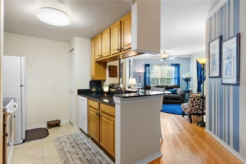 Condo in Sarasota, Florida, 2 bedrooms  № 1914031 - photo 5