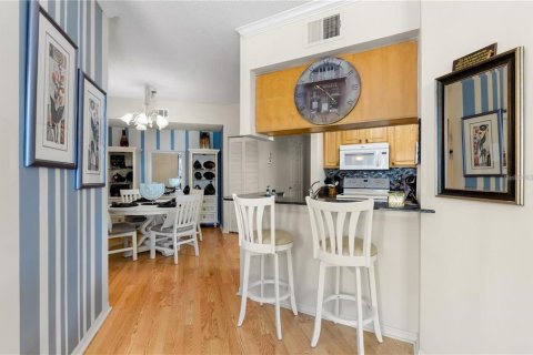 Condo in Sarasota, Florida, 2 bedrooms  № 1914031 - photo 8