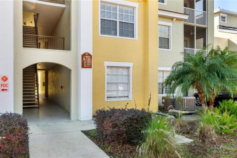 Condo in Sarasota, Florida, 2 bedrooms  № 1914031 - photo 1