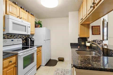 Condo in Sarasota, Florida, 2 bedrooms  № 1914031 - photo 6
