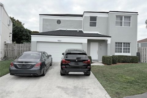Villa ou maison à Cutler Bay, Floride 4 chambres, 180.79 m2 № 2001339