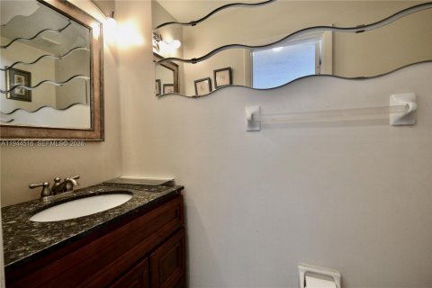 Купить виллу или дом в Катлер-Бей, Флорида 4 спальни, 180.79м2, № 2001339 - фото 19