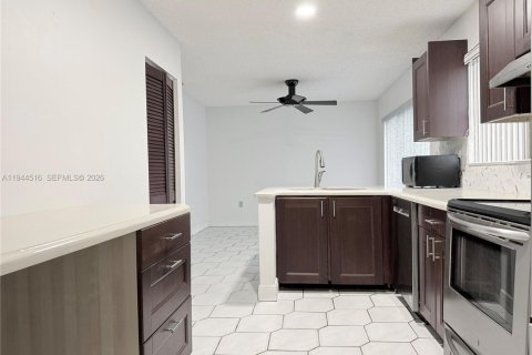 Villa ou maison à vendre à Cutler Bay, Floride: 4 chambres, 180.79 m2 № 2001339 - photo 4