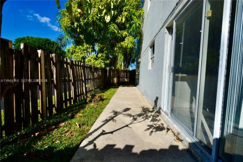 Купить виллу или дом в Катлер-Бей, Флорида 4 спальни, 180.79м2, № 2001339 - фото 20