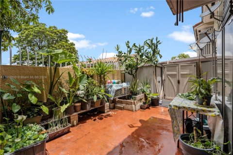 Condominio en venta en Hialeah, Florida, 2 dormitorios, 89.19 m2 № 2038122 - foto 26