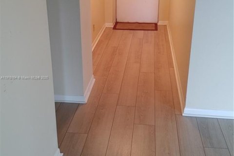 Купить кондоминиум в Корал-Спрингс, Флорида 2 спальни, 83.61м2, № 1965840 - фото 11