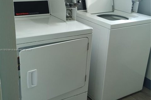 Купить кондоминиум в Корал-Спрингс, Флорида 2 спальни, 83.61м2, № 1965840 - фото 19