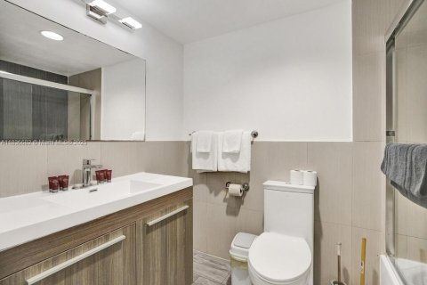 Condo in Miami Beach, Florida, 1 bedroom  № 1823504 - photo 15