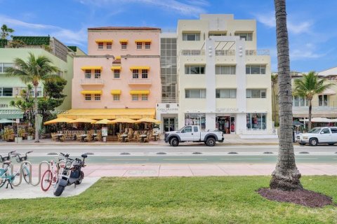 Condo in Miami Beach, Florida, 1 bedroom  № 1823504 - photo 21