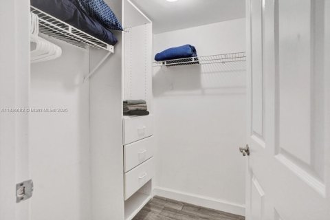 Condo in Miami Beach, Florida, 1 bedroom  № 1823504 - photo 18