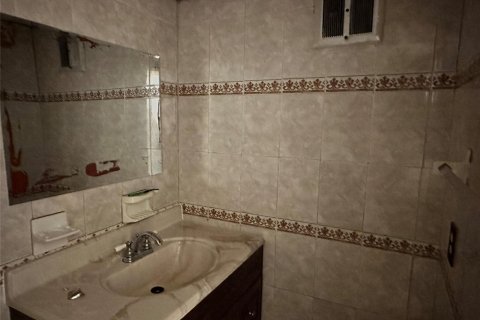 Condo in Sunrise, Florida, 2 bedrooms  № 2170009 - photo 17