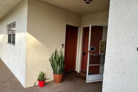 Condo in Sunrise, Florida, 2 bedrooms  № 2170009 - photo 5