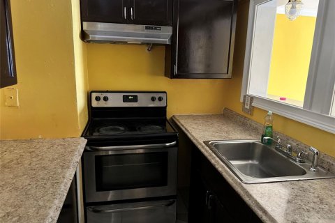 Condo in Sunrise, Florida, 2 bedrooms  № 2170009 - photo 27