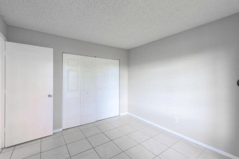 Condo in Sunrise, Florida, 2 bedrooms  № 2170009 - photo 15