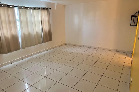 Condo in Sunrise, Florida, 2 bedrooms  № 2170009 - photo 20