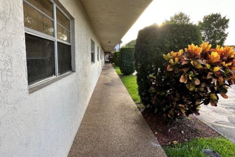 Condo in Sunrise, Florida, 2 bedrooms  № 2170009 - photo 6