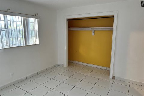 Condo in Sunrise, Florida, 2 bedrooms  № 2170009 - photo 26