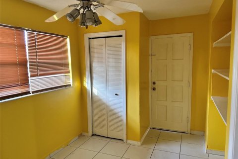 Condo in Sunrise, Florida, 2 bedrooms  № 2170009 - photo 22