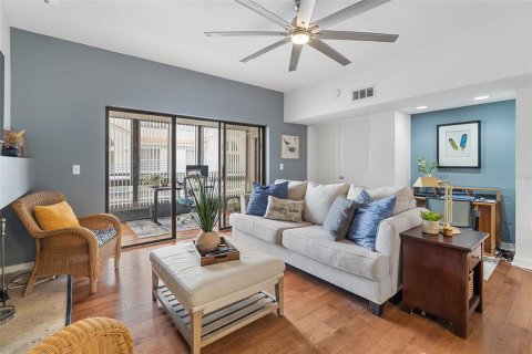 Condo in Maitland, Florida, 2 bedrooms  № 2157421 - photo 10