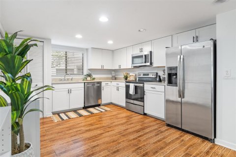 Condo in Maitland, Florida, 2 bedrooms  № 2157421 - photo 3