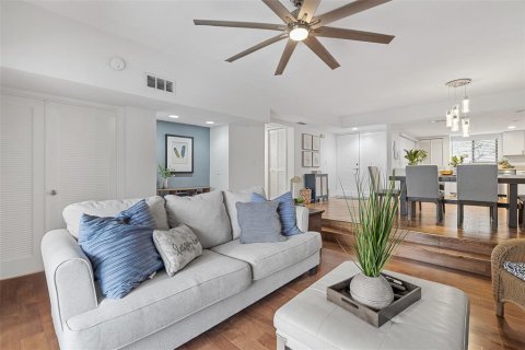 Condo in Maitland, Florida, 2 bedrooms  № 2157421 - photo 8