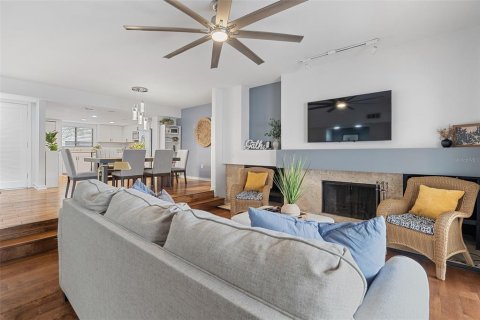 Condo in Maitland, Florida, 2 bedrooms  № 2157421 - photo 9