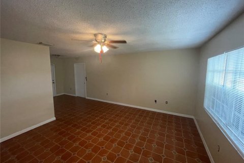 Villa ou maison à louer à Lakeland, Floride: 2 chambres, 79.71 m2 № 2384278 - photo 2