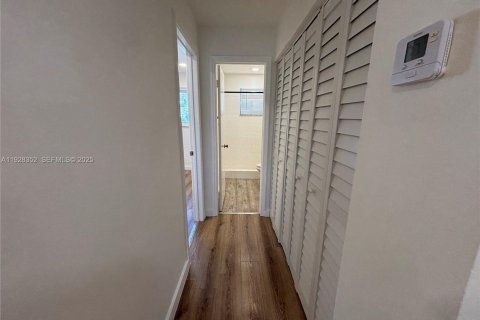 Снять в аренду виллу или дом в Холливуд, Флорида 1 спальня, 470.27м2, № 1986779 - фото 8