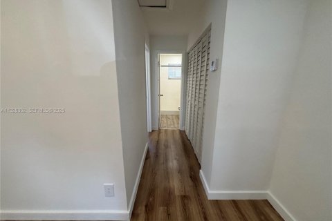 Снять в аренду виллу или дом в Холливуд, Флорида 1 спальня, 470.27м2, № 1986779 - фото 9