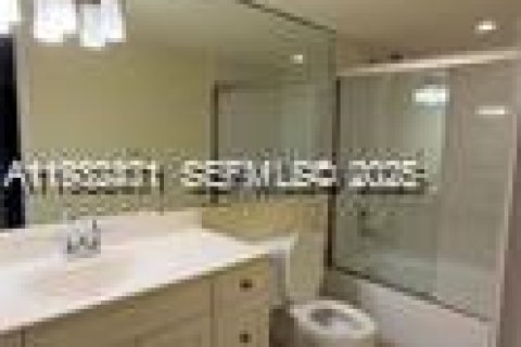 Condominio en venta en Hallandale Beach, Florida, 2 dormitorios, 99.87 m2 № 2077047 - foto 16