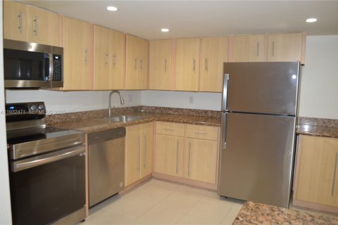 Condominio en venta en Hallandale Beach, Florida, 2 dormitorios, 99.87 m2 № 2077047 - foto 9