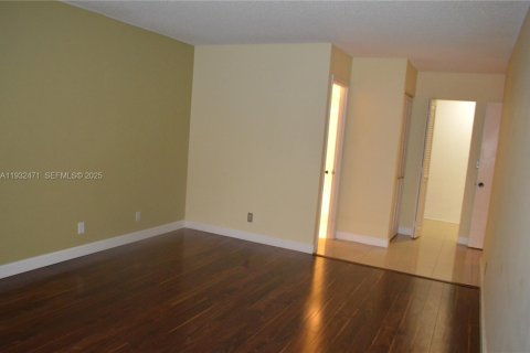 Condominio en venta en Hallandale Beach, Florida, 2 dormitorios, 99.87 m2 № 2077047 - foto 12