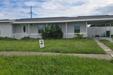 Casa en alquiler en Port Charlotte, Florida, 3 dormitorios, 115.2 m2 № 1910138 - foto 1