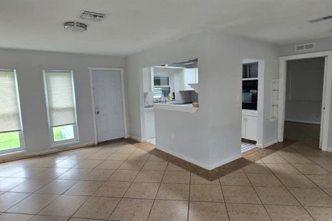 Casa en alquiler en Port Charlotte, Florida, 3 dormitorios, 115.2 m2 № 1910138 - foto 3