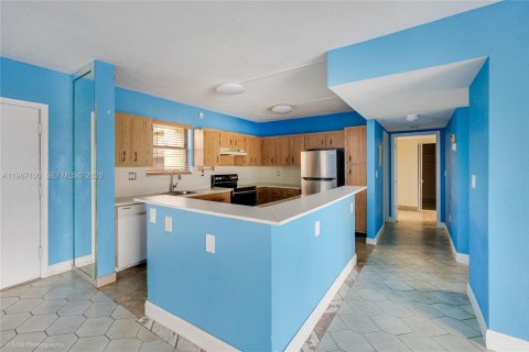 Купить кондоминиум в Майами, Флорида 2 спальни, 132.66м2, № 2030264 - фото 12