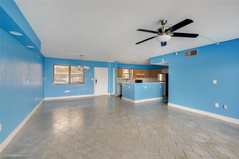 Купить кондоминиум в Майами, Флорида 2 спальни, 132.66м2, № 2030264 - фото 3