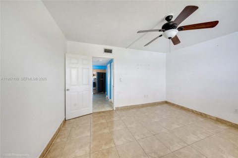 Купить кондоминиум в Майами, Флорида 2 спальни, 132.66м2, № 2030264 - фото 7