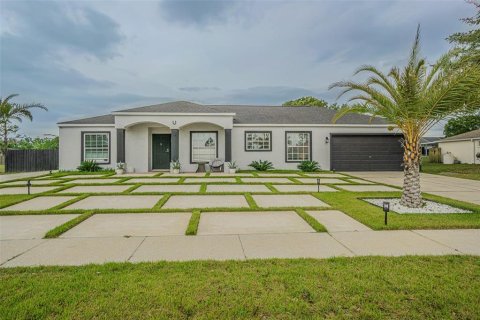 House in Riverview, Florida 3 bedrooms, 145.39 sq.m. № 2122507