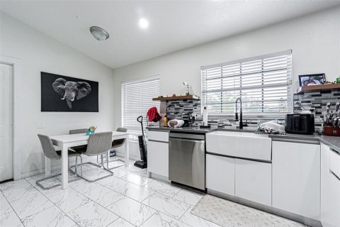 House in Riverview, Florida 3 bedrooms, 145.39 sq.m. № 2122507 - photo 17