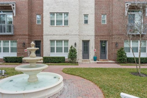 Townhouse in Winter Garden, Florida 3 bedrooms, 177.07 sq.m. № 2225166 - photo 2