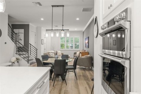 Townhouse in Winter Garden, Florida 3 bedrooms, 177.07 sq.m. № 2225166 - photo 19