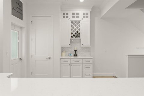 Townhouse in Winter Garden, Florida 3 bedrooms, 177.07 sq.m. № 2225166 - photo 18