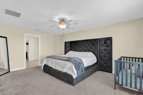 House in Haines City, Florida 4 bedrooms, 181.62 sq.m. № 1550230 - photo 8