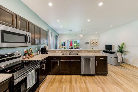 Townhouse in Sarasota, Florida 3 bedrooms, 163.32 sq.m. № 1900051 - photo 10