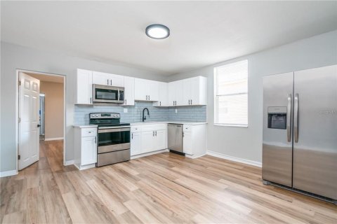 Immobilier commercial à vendre à Tampa, Floride: 3 chambres, 194.17 m2 № 1773987 - photo 22